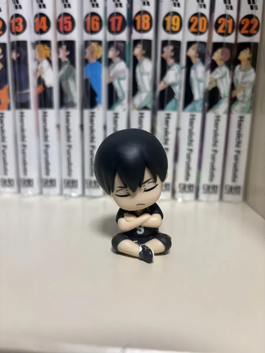 Kageyama Shoulder Thump Figure