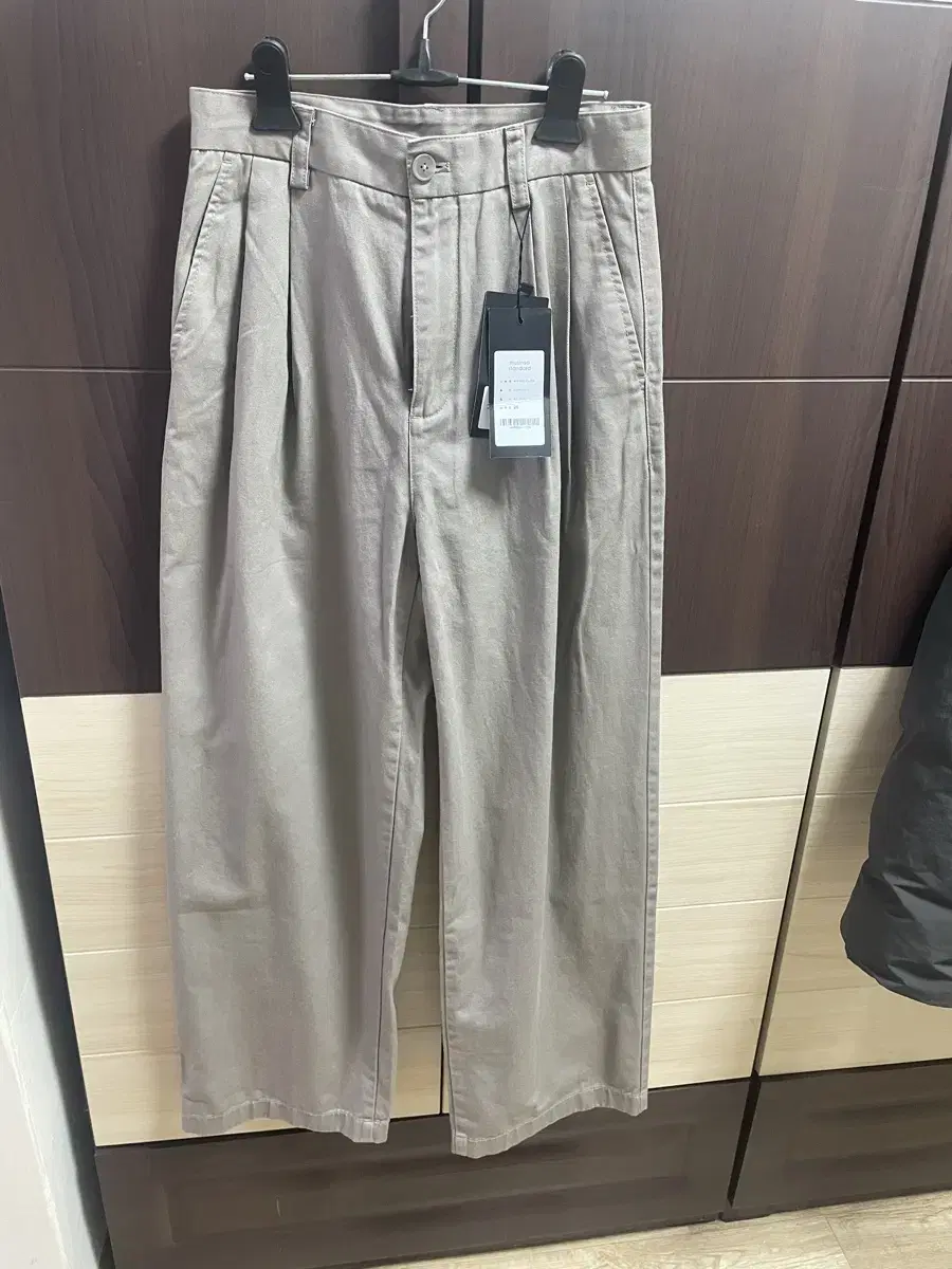 Plain Two-Tuck Wide Chino Pants 26