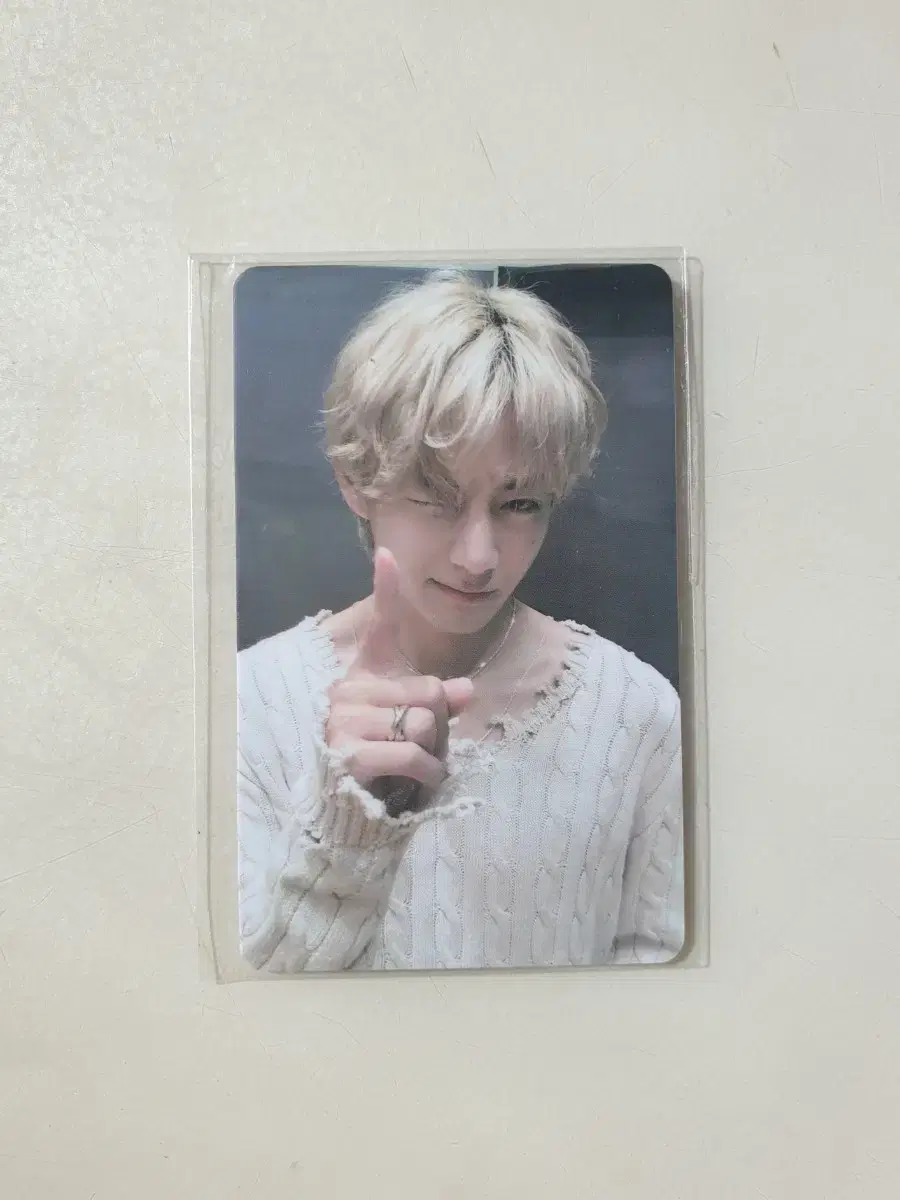 bangtan v taehyung layover weverse pre-order benefit photocard sell