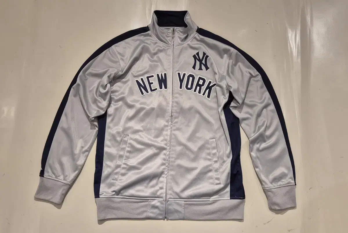 L to XL>00sMajestic New York Yankees Track Top Jersey