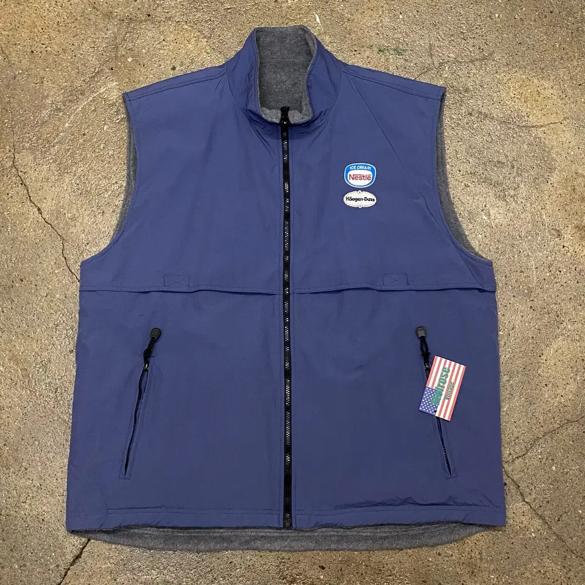 Brand new Häagen-Dazs Nestle reversible fleece vest