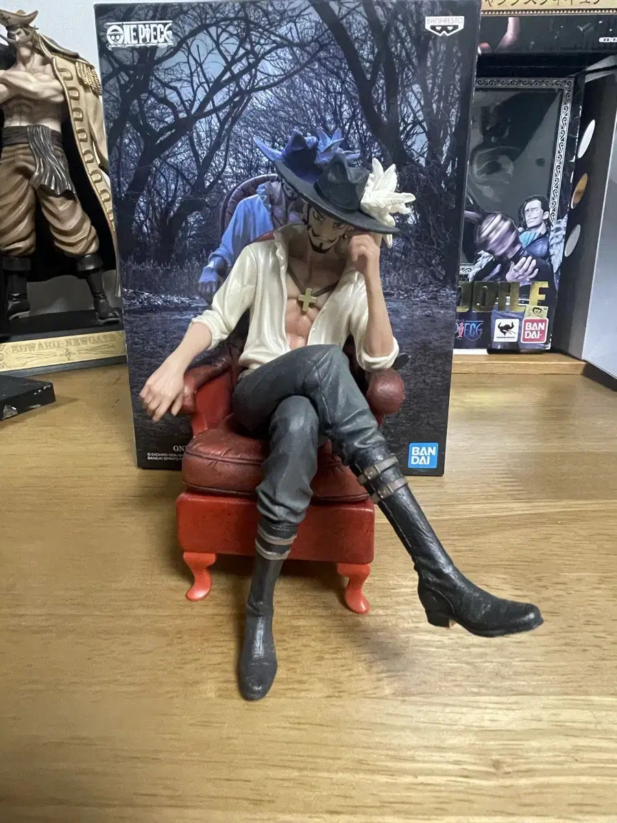 Mihawk Statue Figure