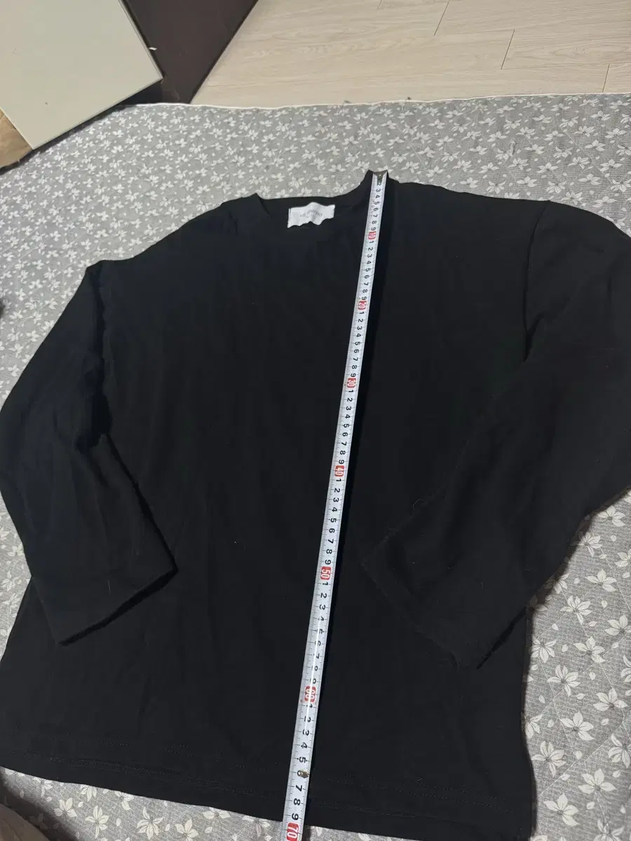 Plain long-sleeved t-shirt