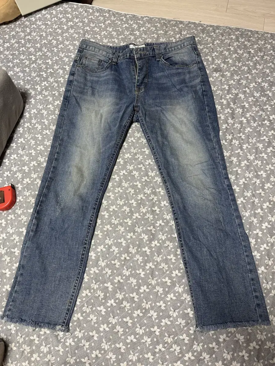 Men's jeans cut jin