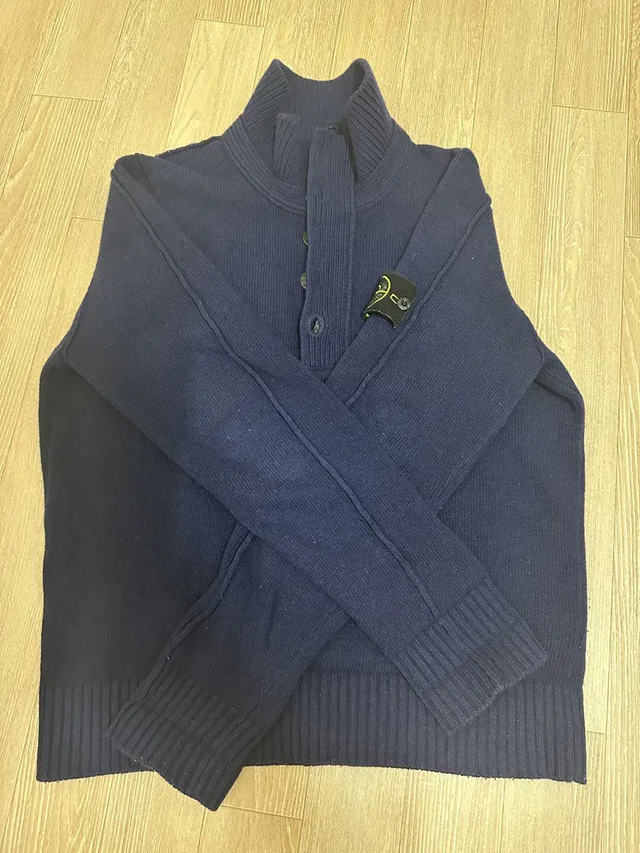 Stone Island Knit vahn sells up