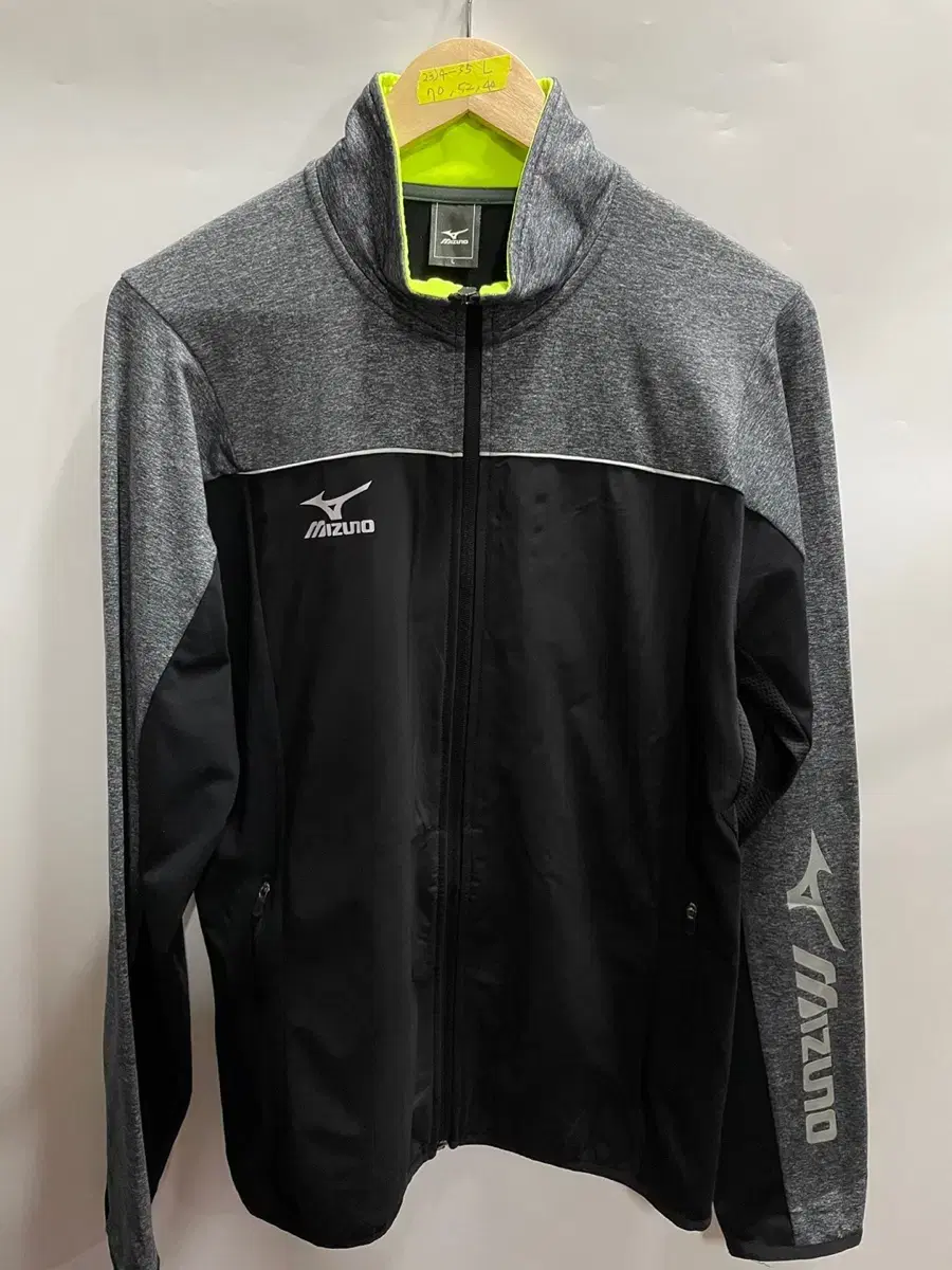 [Genuine/L] Mizuno Functional Black Grey Zip-up/Jersey