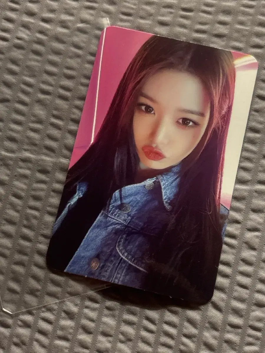 Ive jang wonyoung kitsch jewelry version of the photo card.