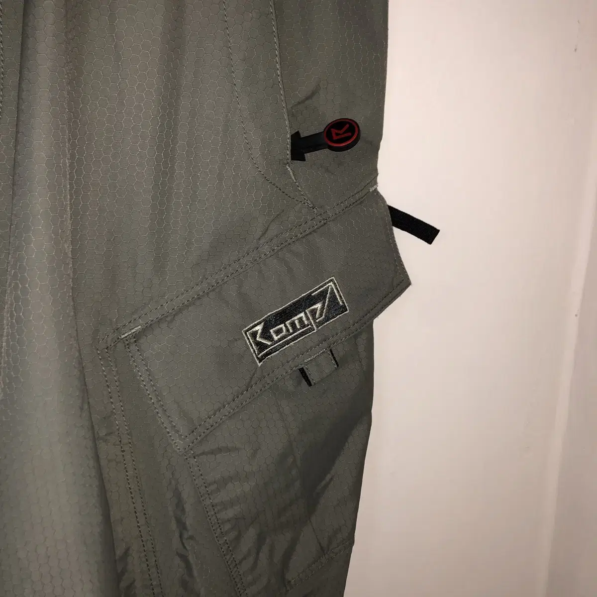 Vintage Romp khaki snowboarding pants