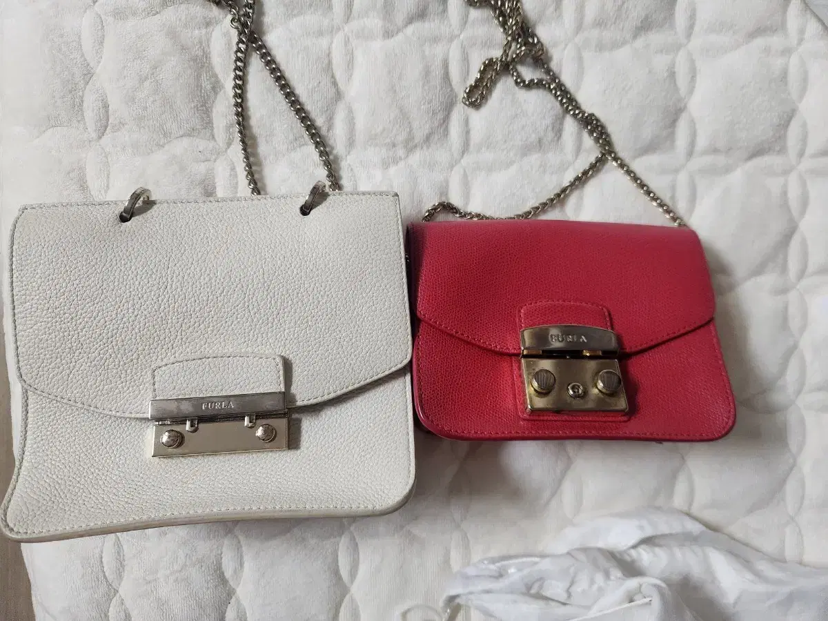 I have 2 (genuine) hula crossbody bags!