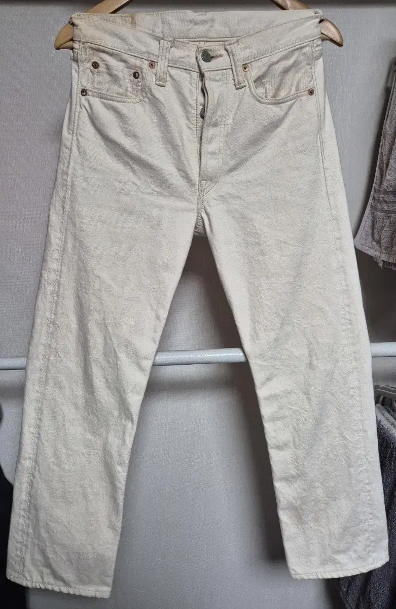 I'm selling my full count modman zuu 1108 ecru size 29.