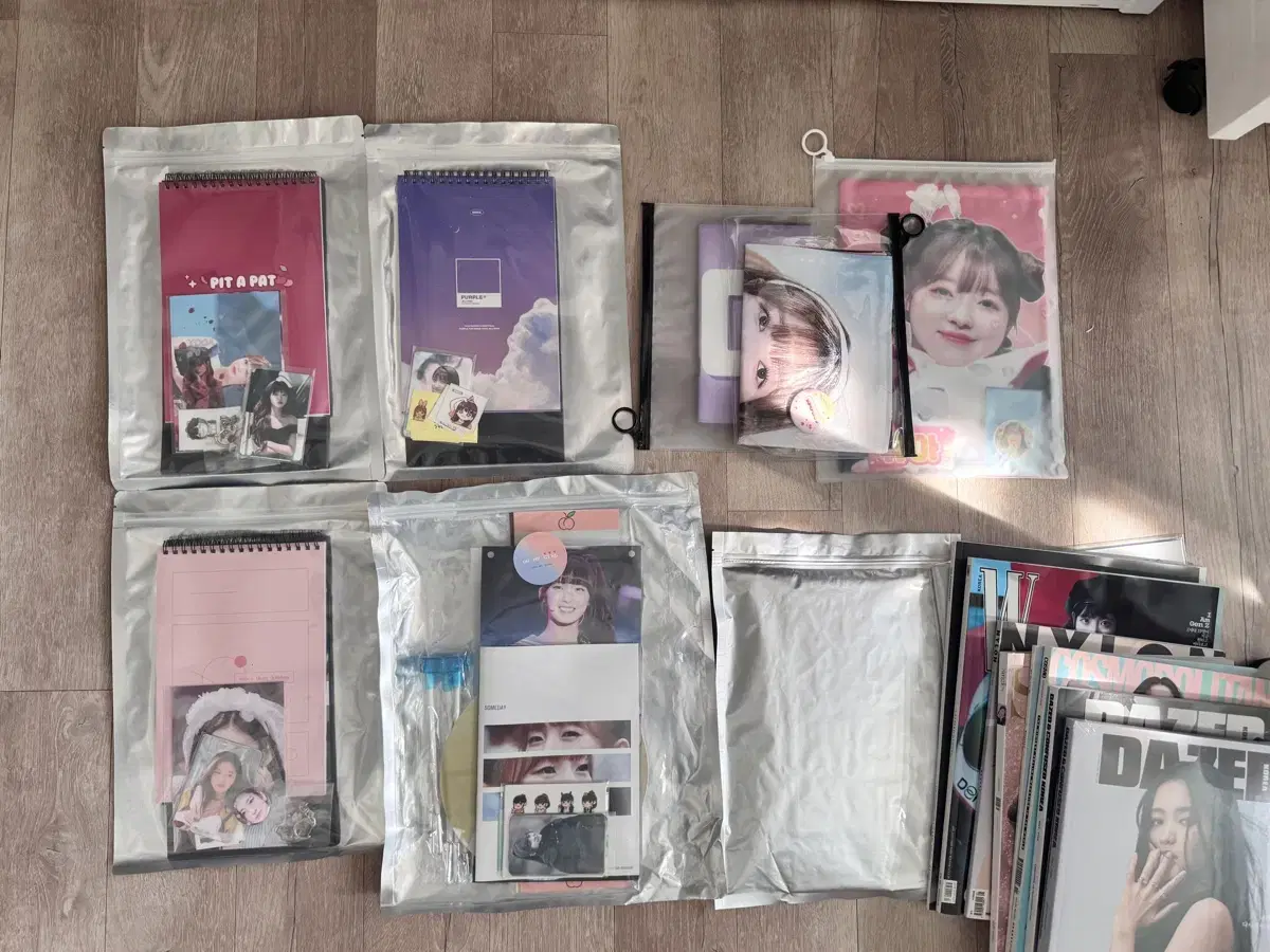 Oh my girl merchandise + magazines and more bulk WTS