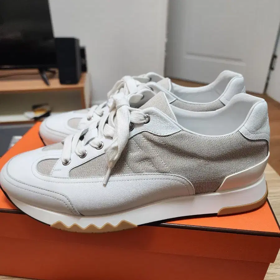 에르메스 Trail Sneakers 사이즈 42 (280사이즈)