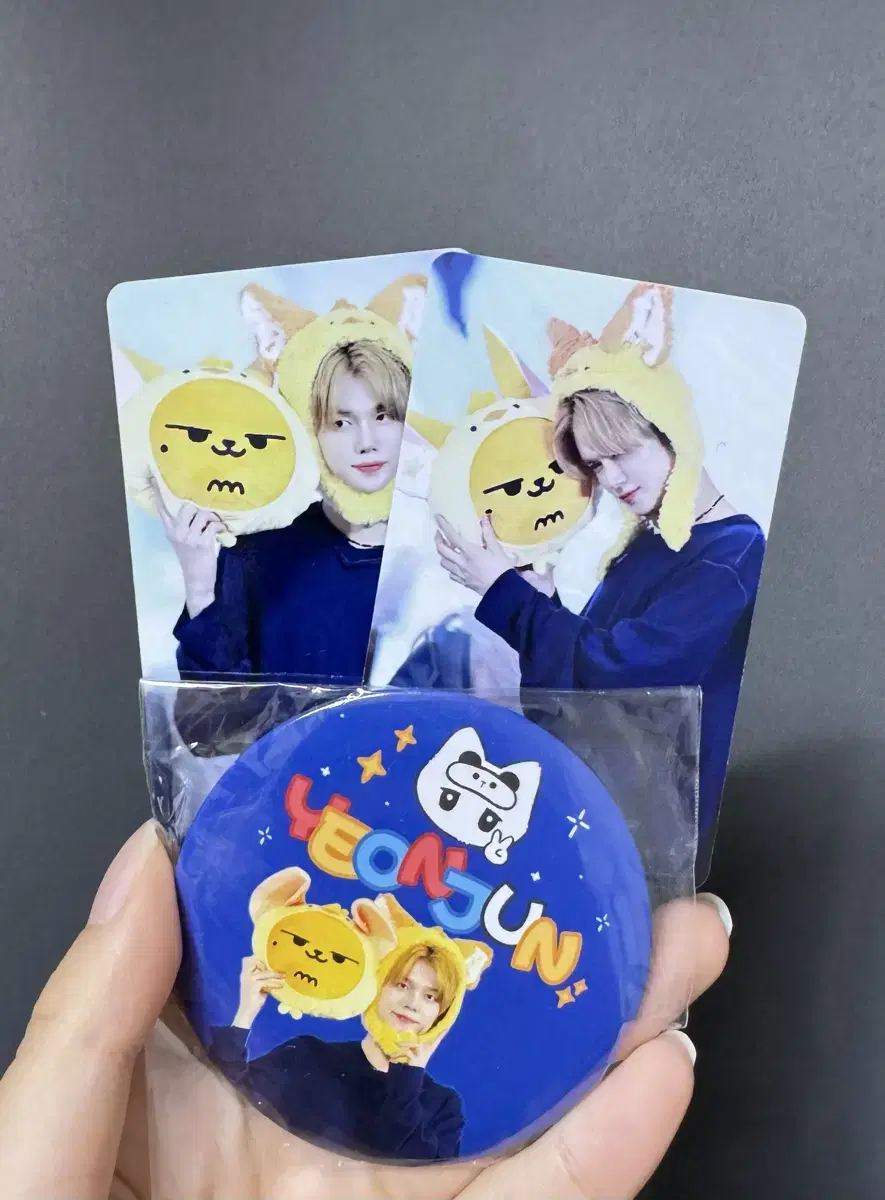 txt yeonjun hand mirror