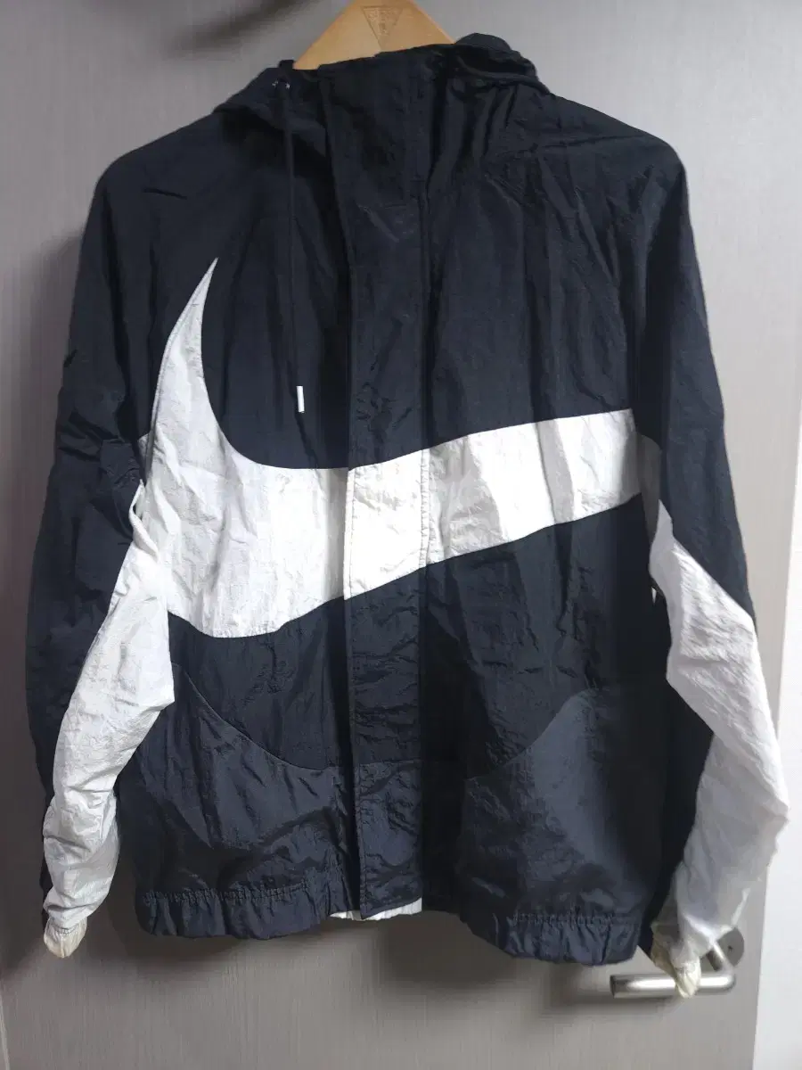 d1] Nike Big Swoosh Hooded Windbreaker, M