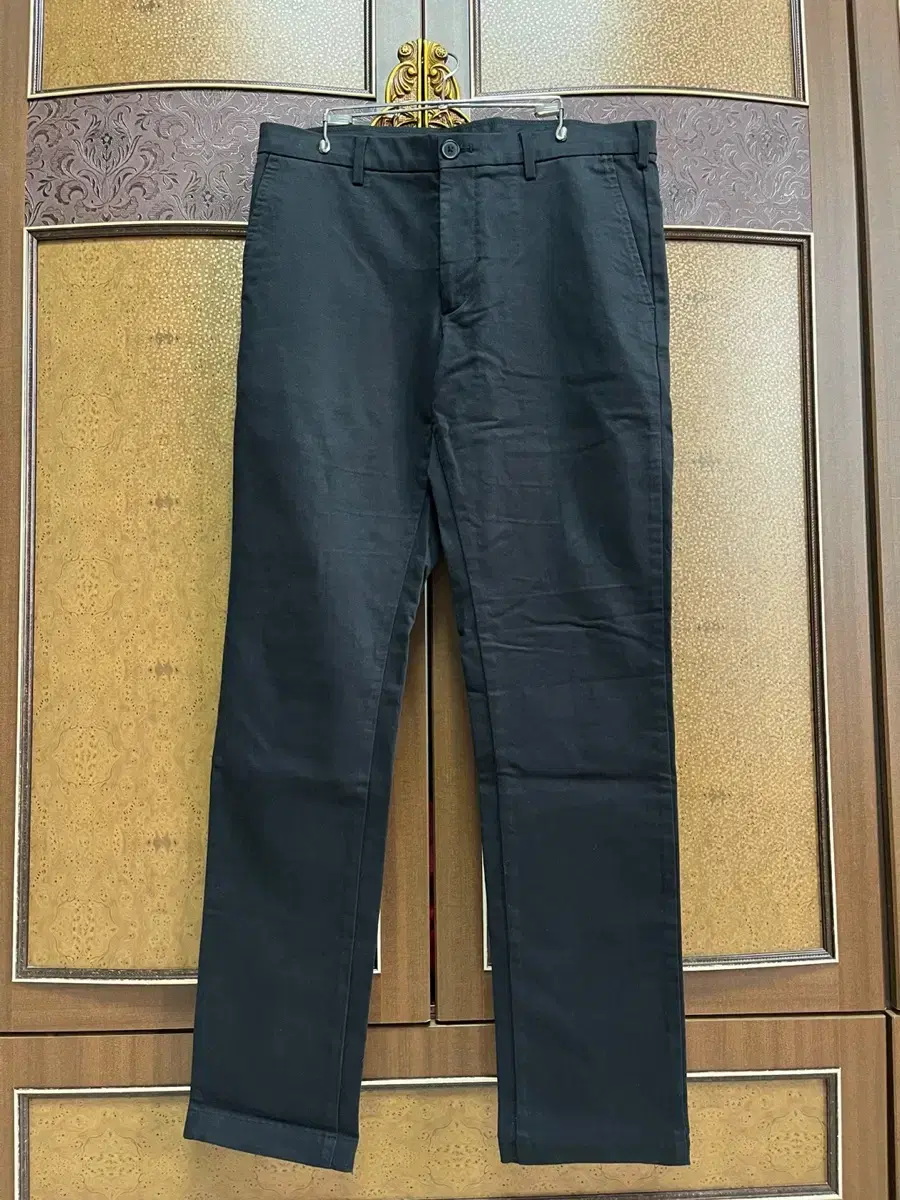 (New 31) Uniqlo Men's Chino Pants