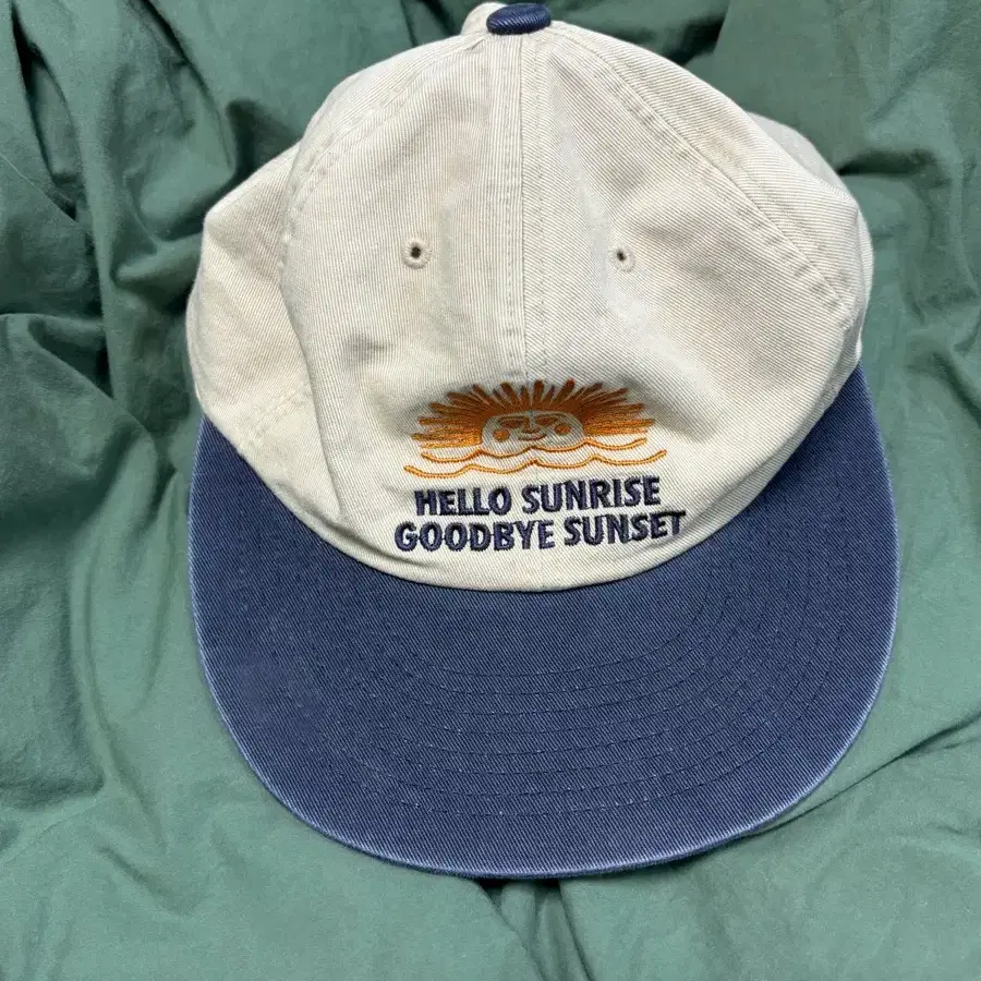 헬로선라이즈 HS 90s Logo 6Panel Cap_Beige&Navy