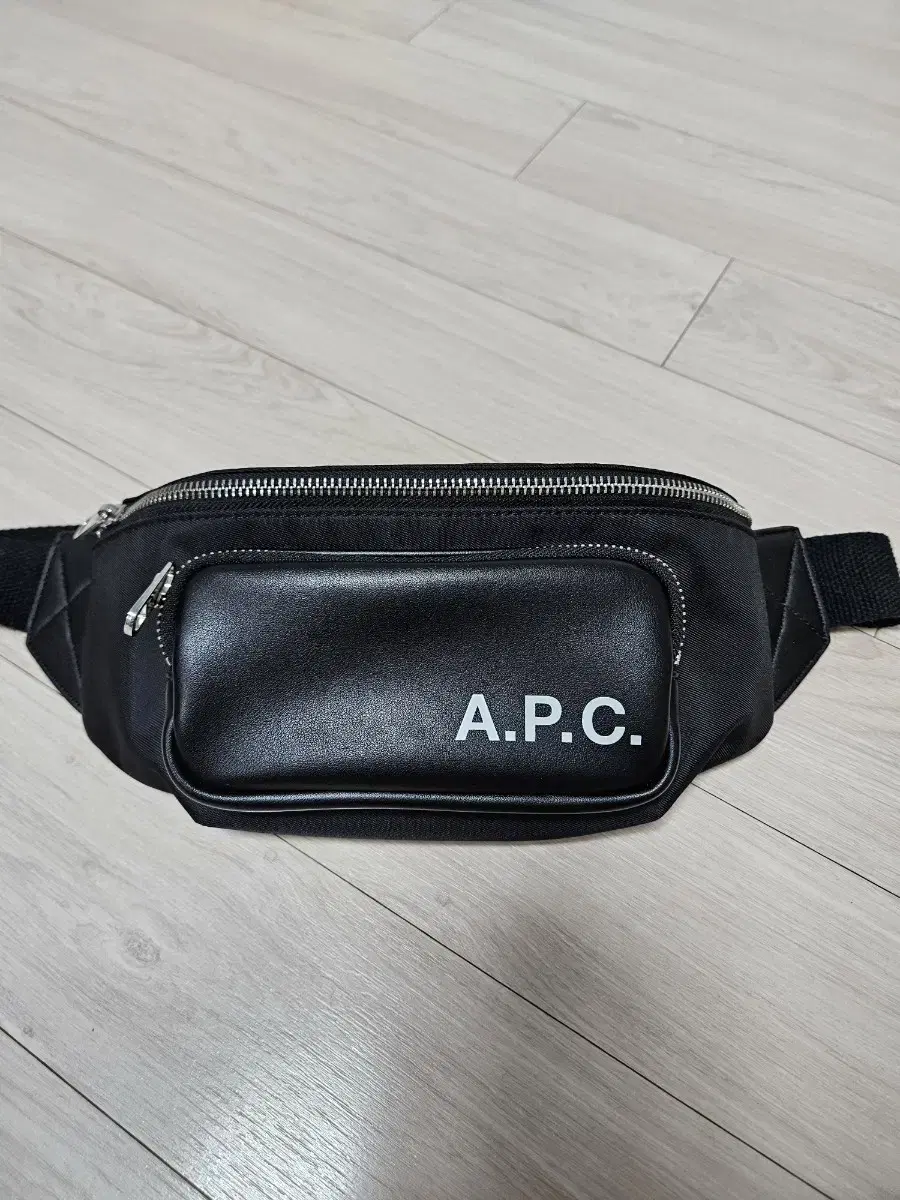 a.p.c 아페쎄 힙쌕 벨트백