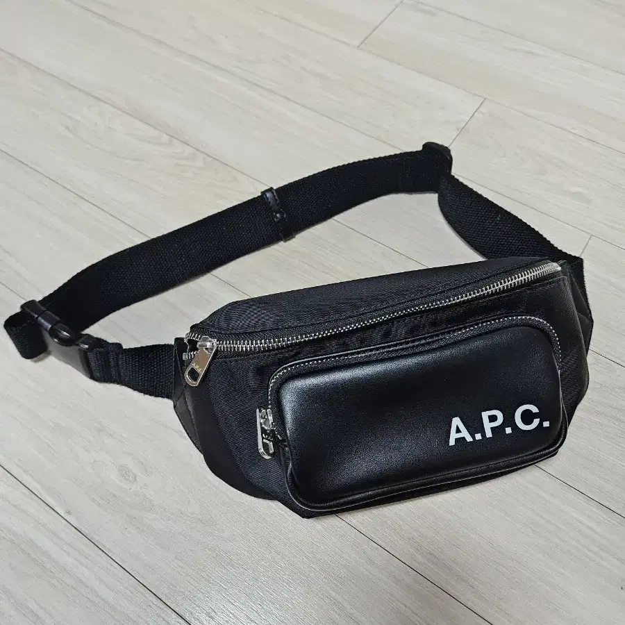 a.p.c 아페쎄 힙쌕 벨트백