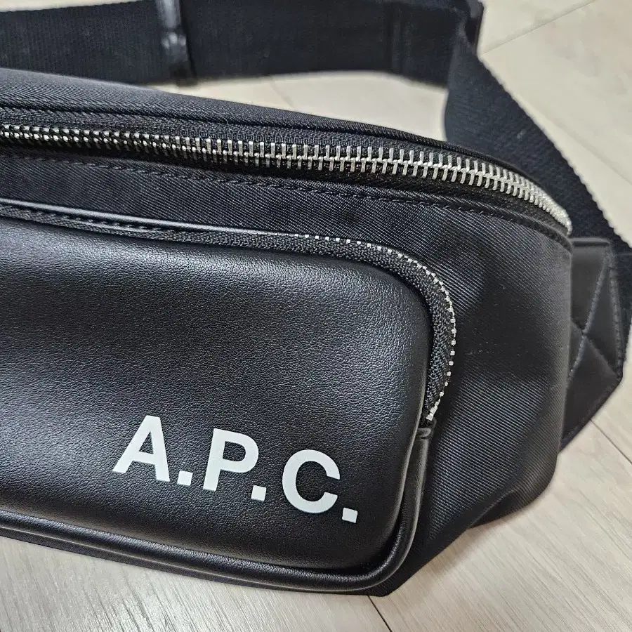 a.p.c 아페쎄 힙쌕 벨트백