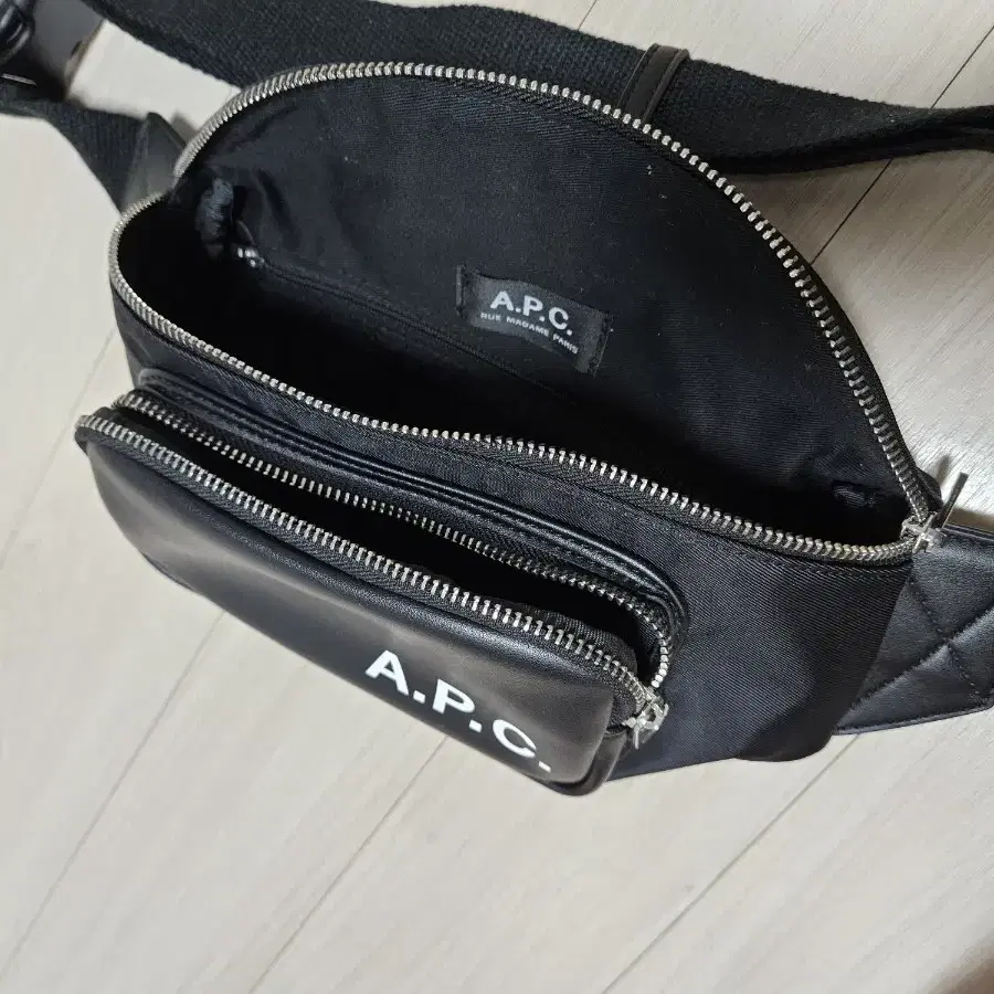 a.p.c 아페쎄 힙쌕 벨트백