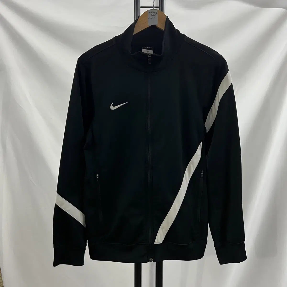 [Genuine/M] Nike Swoosh Dry Fit Black Zip-Up/Jersey