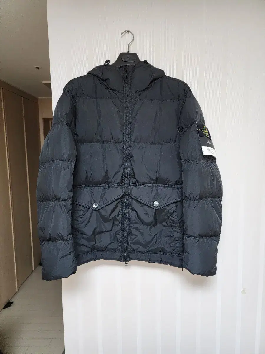 24FW Stone Island Crinkleclap Hooded Padded L