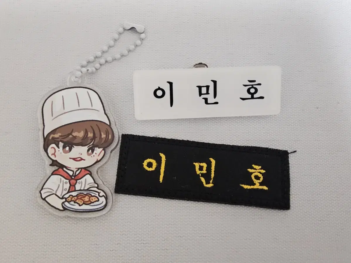 Bulk straykids lee know Embroidered & Acrylic Name Badge + Bonus Keyring