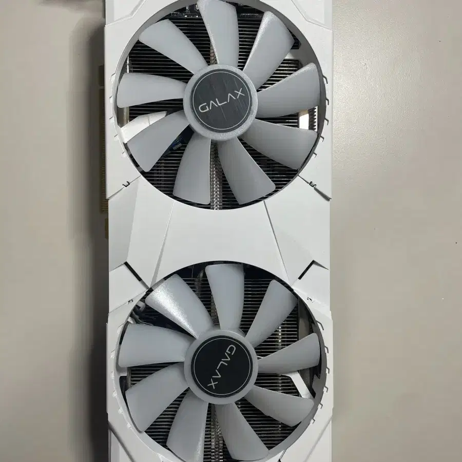 갤럭시 RTX2070 화이트 판매합니다.