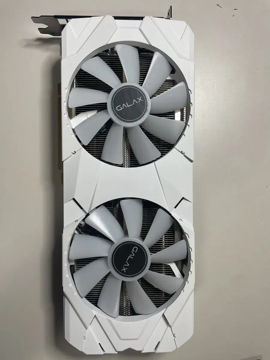 갤럭시 RTX2070 화이트 판매합니다.