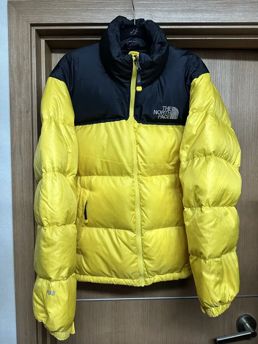 The North Face 700 Nupsy Black/Yellow Gumno 90(S)