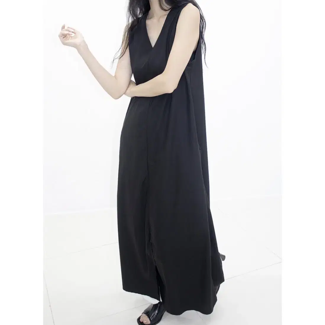 rayon v-neck two way dress in black