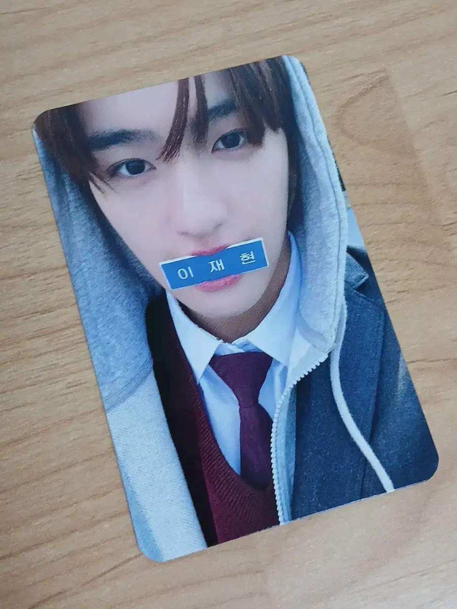 The Boyz hyunjae name badge photocard