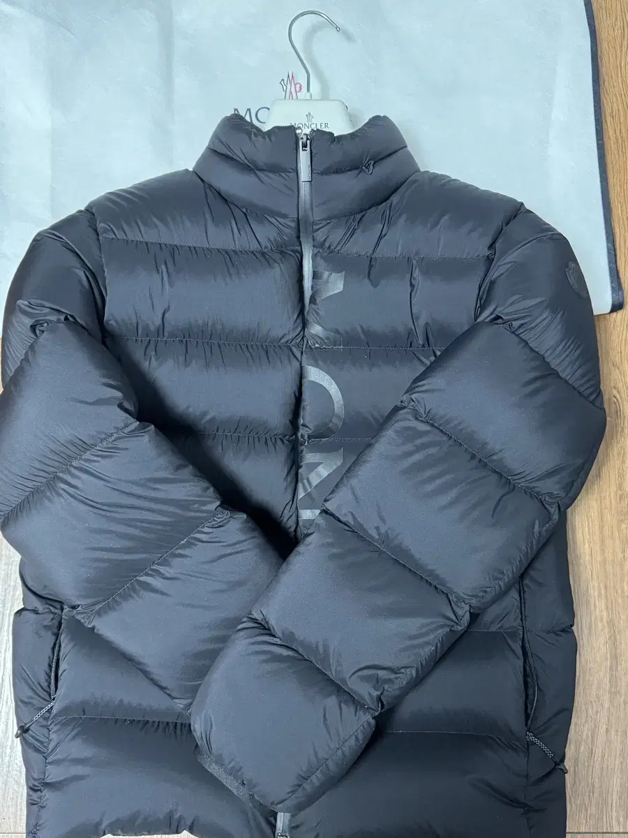 [1] Moncler Padding (Dieng)