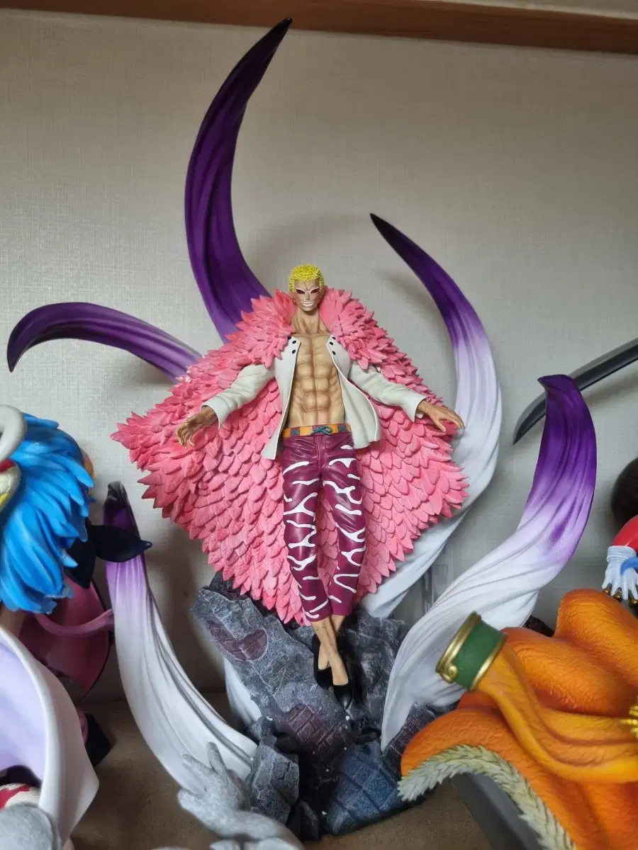 Sell) ONEPIECE Resin Statue (Doflamingo)