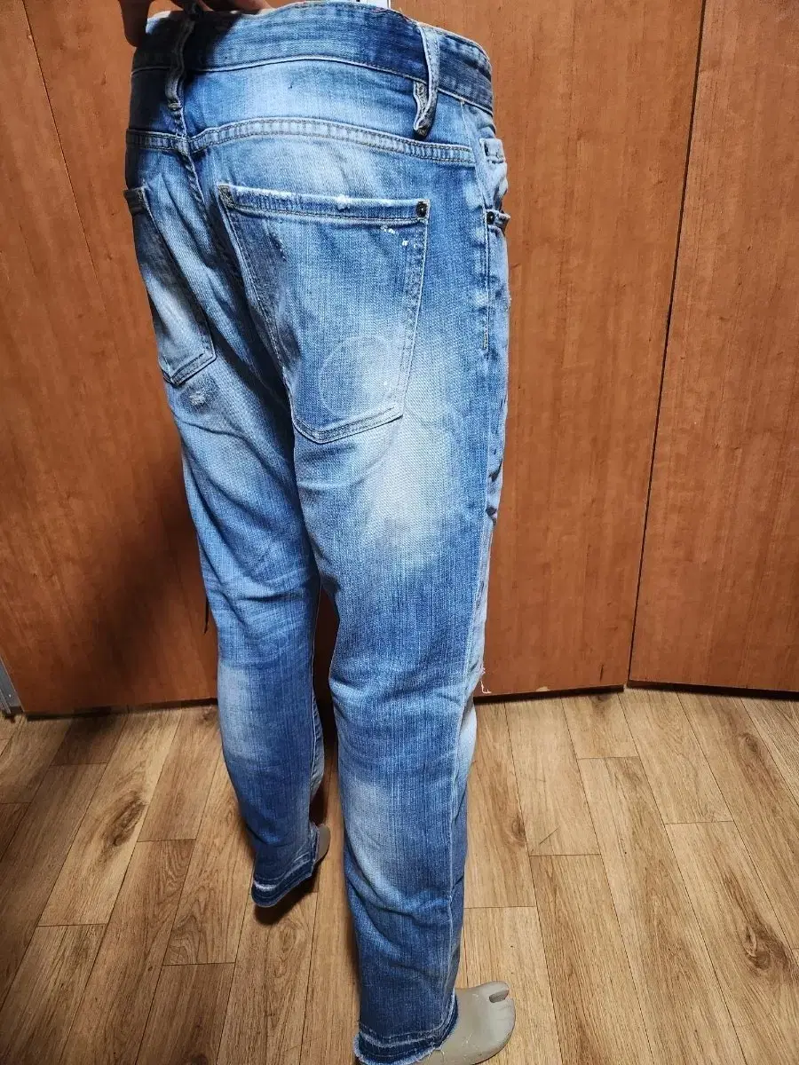 DSQUARED2Dsquared2SpandexDesignedCutoffJeans50It's about33 from3