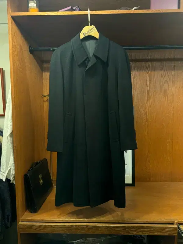 Chesterbury cashmere raglan coat