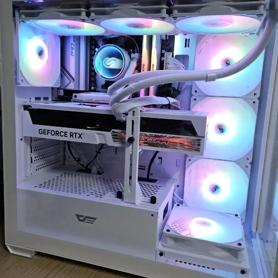 9800X3D 4080SUPER 화이트 데스크탑팝니다