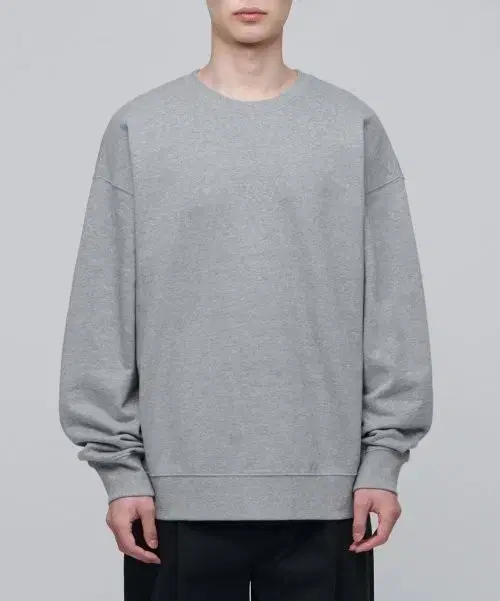 Sells four M size oversized sweatshirts bulk 