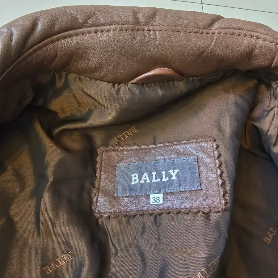 발리 bally 가죽자켓