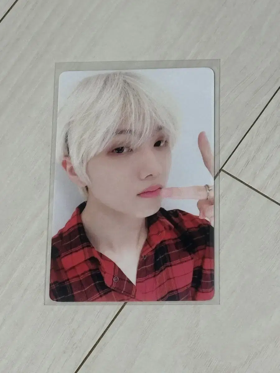 Yizhiyu jisung photocard