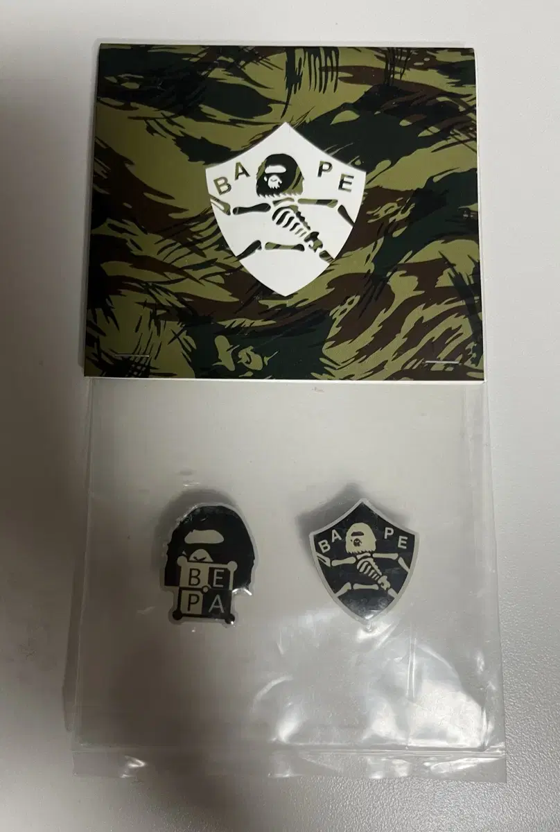 급처) 베이프 뱃지 핀버튼 BAPE