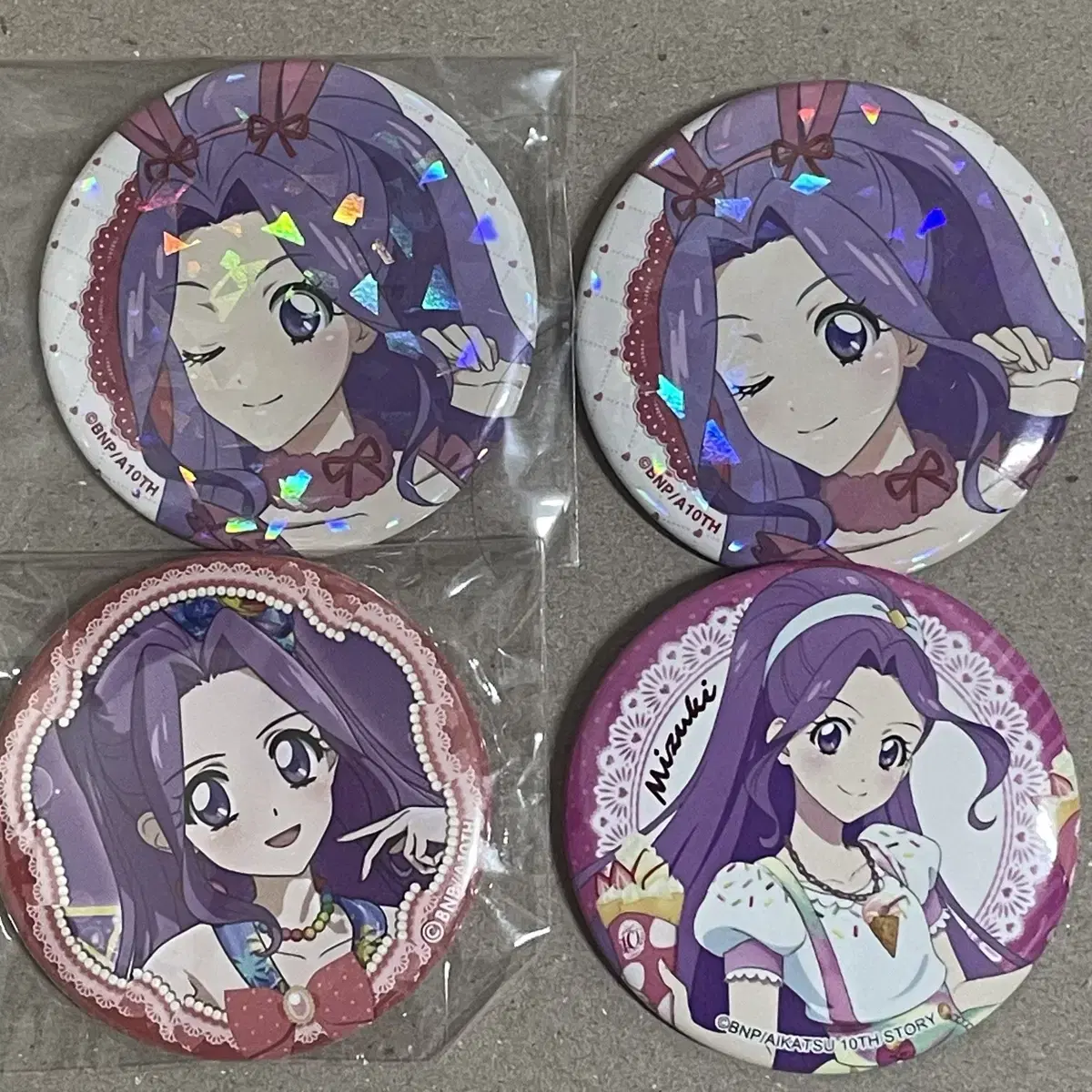 We are selling 4 types of Aikatsu Mizuki can badges in bulk!