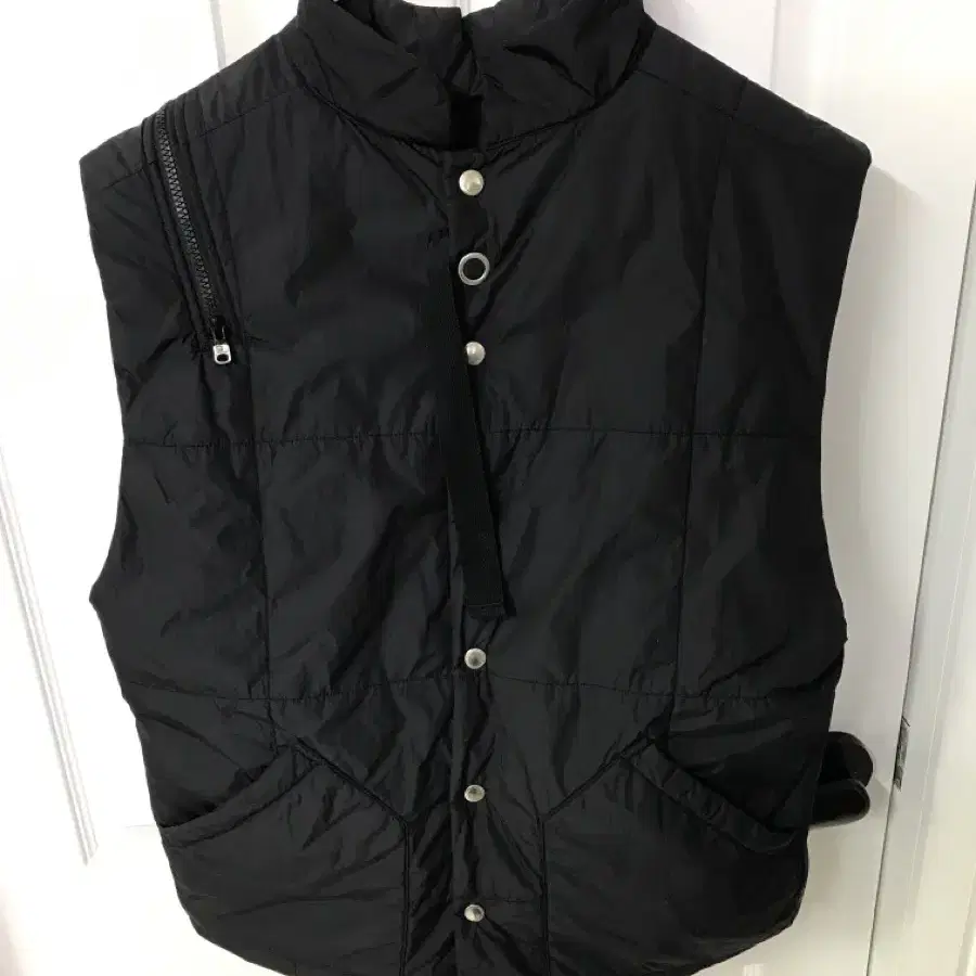 SOLOIST DOUBLE ZIP REVERSE PUFFY VEST 50