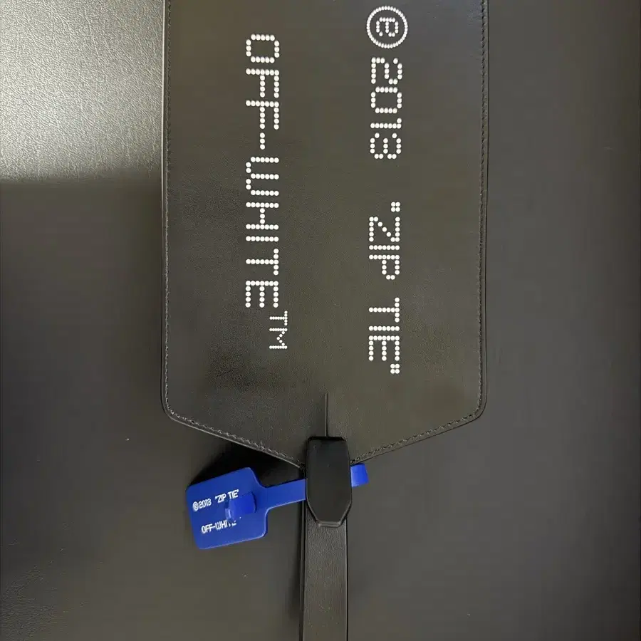 오프화이트 zip tie 백