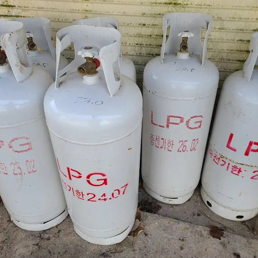 가스 LPG 20KG 미사용 하고 빈통 충전기간 있는거 팝니다