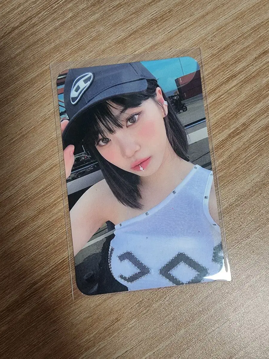 Le sserafim kim chaewon antifrazil photocard