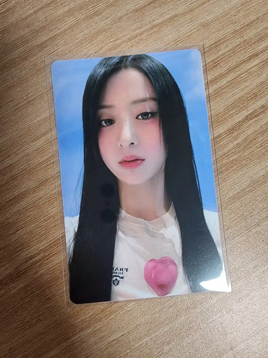 le sserafim huh yunjin unforgiven soundwave luckydraw unreleased photocard photocard