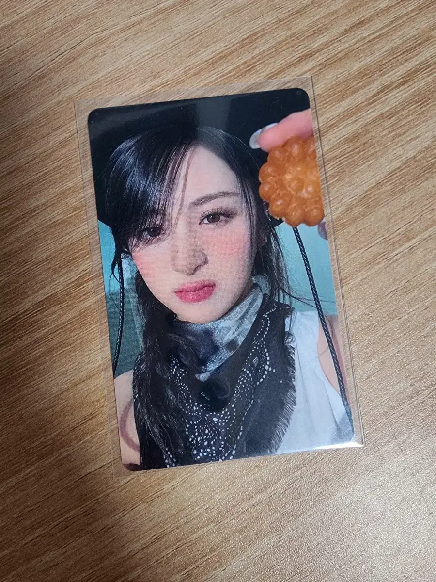 le sserafim huh yunjin unforgiven weverse luckydraw unreleased photocard photocard