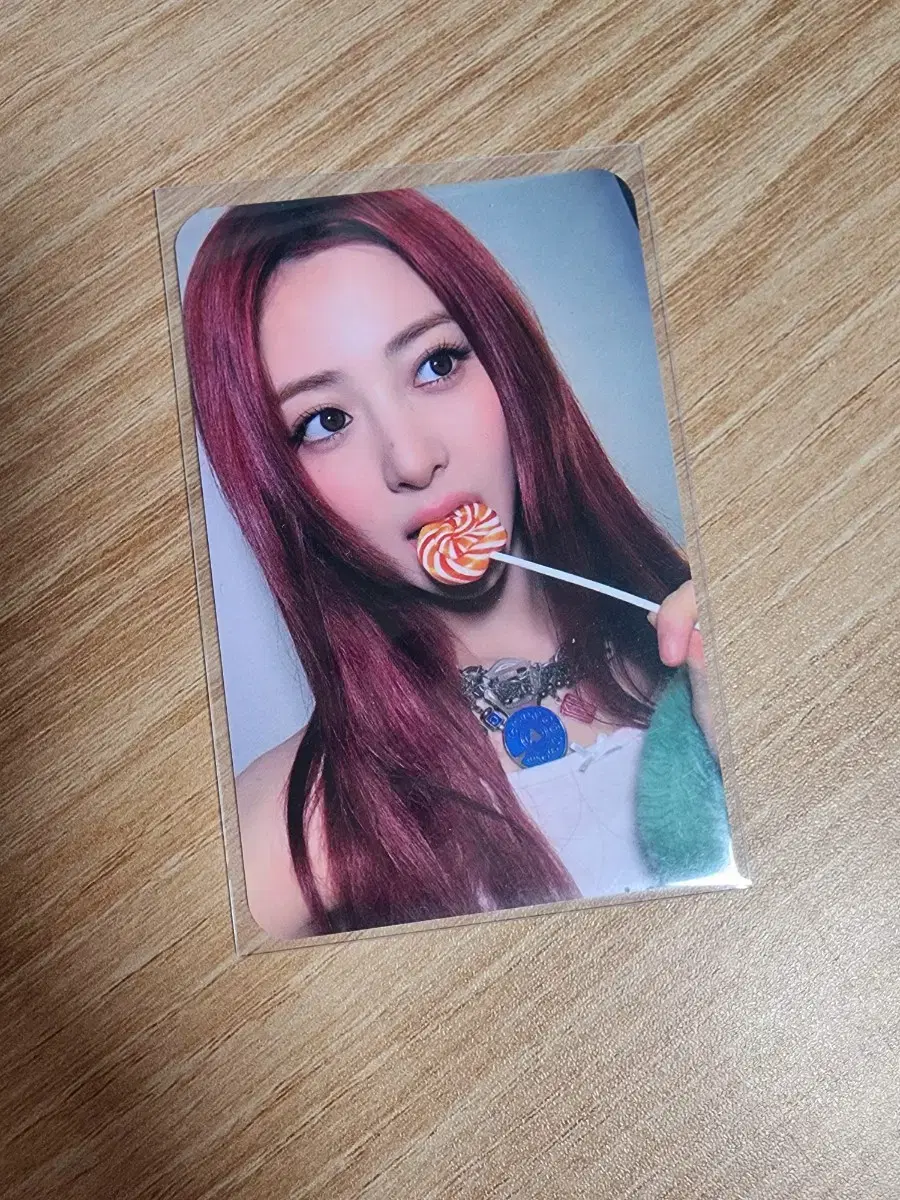 le sserafim huh yunjin e.ji powerstation luckydraw unreleased photocard photocard