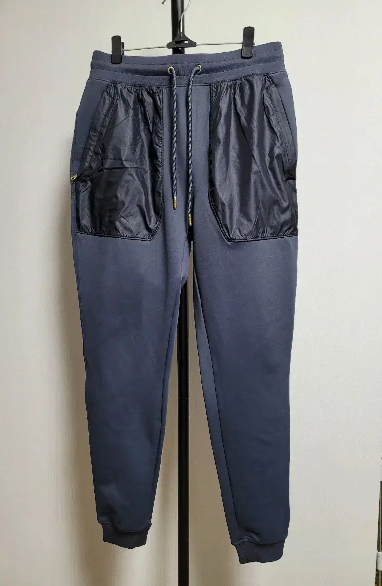 Under Armour Jogger Pants size M